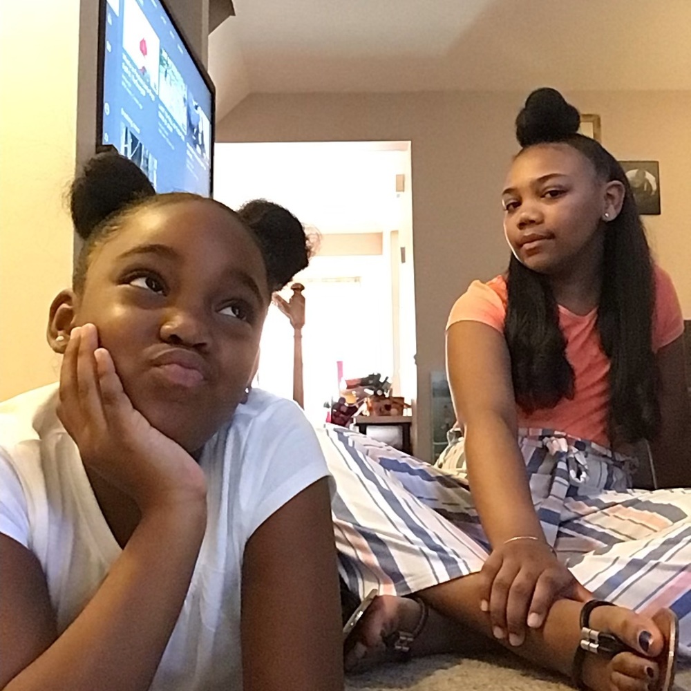 Meet your Posher, Larya